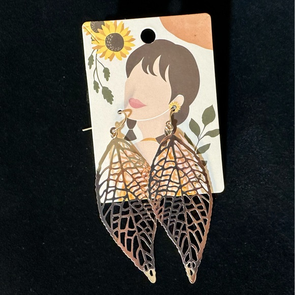 New! Leaf earrings - Picture 3 of 5
